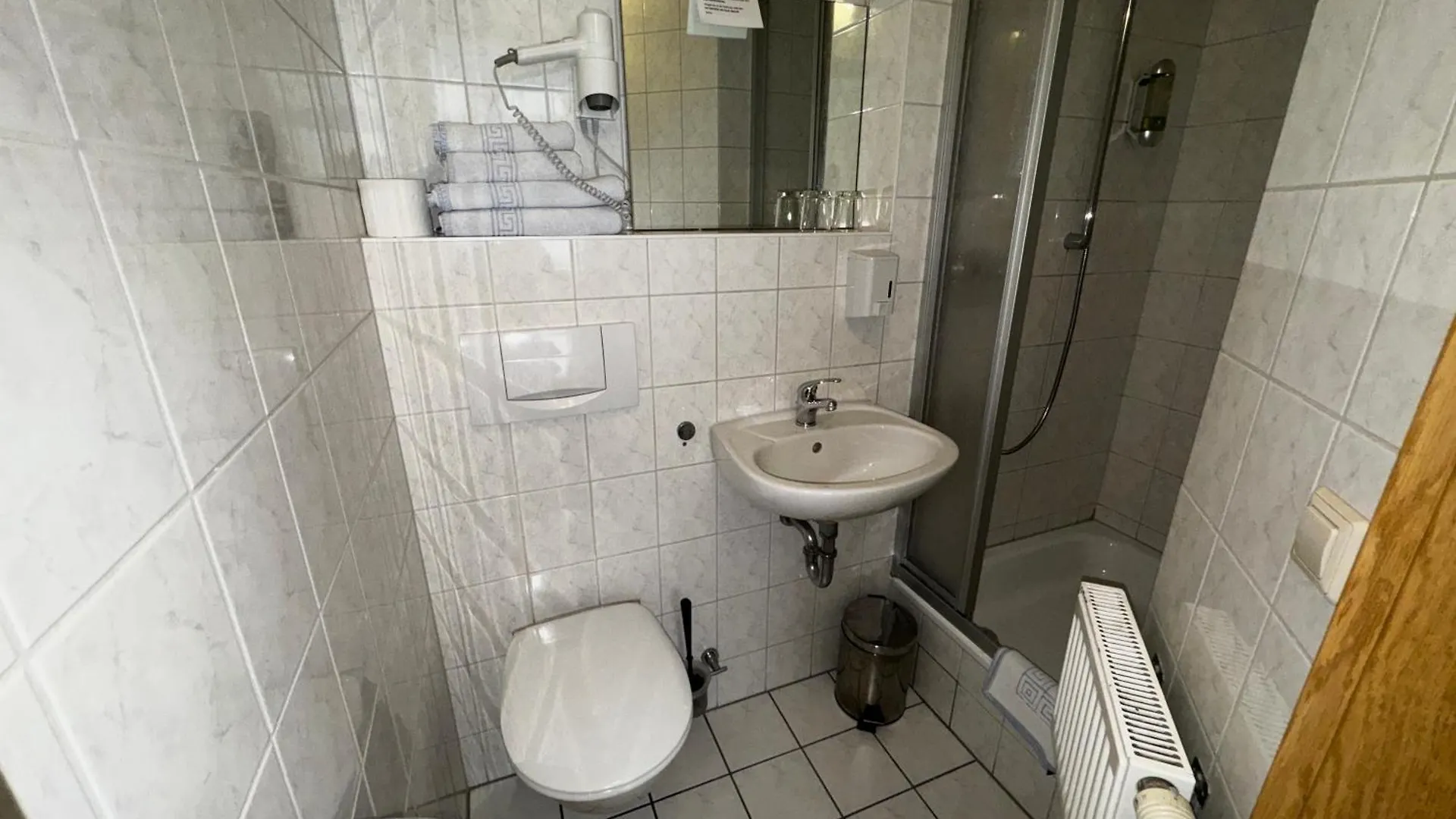 Hotel Zu Den Linden Δρέσδη 2*,