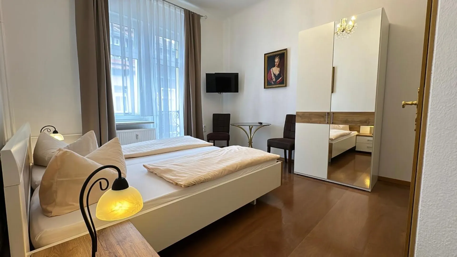 Hotel Zu Den Linden Дрезден