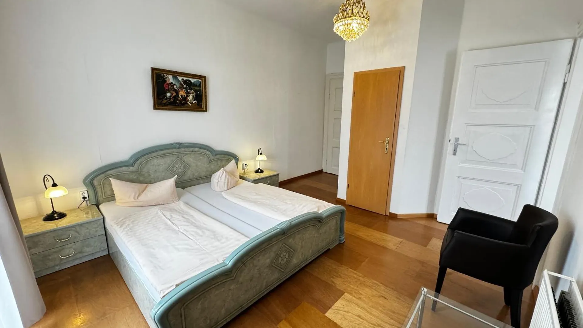 Hotel Zu Den Linden Дрезден