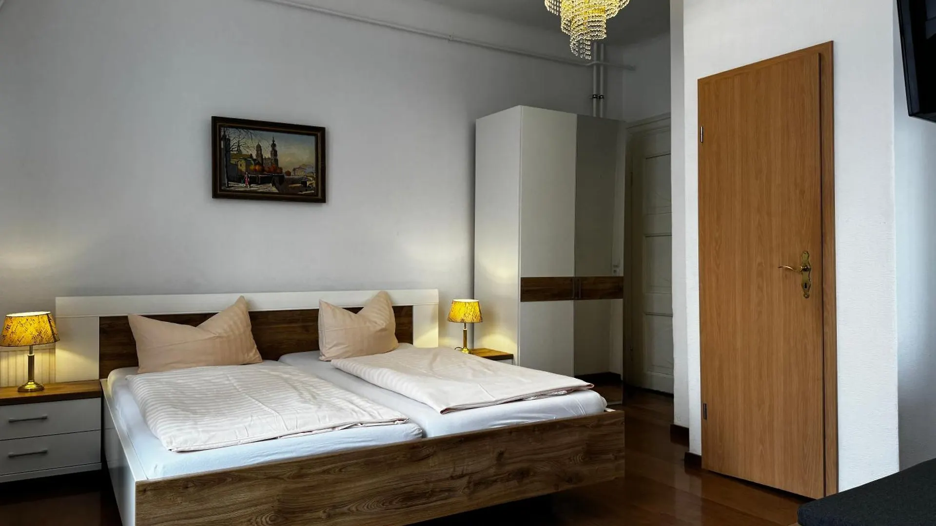 Hotel Zu Den Linden Дрезден 2*,